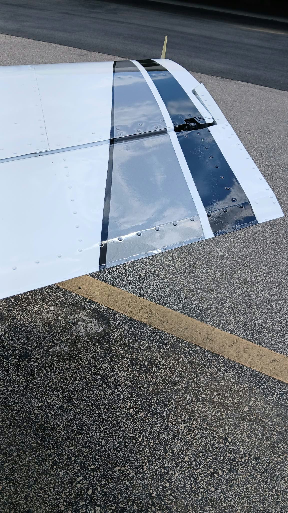 Aircraft wing and fuselage stripe color match